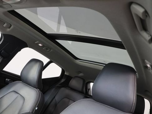 Used 2024 Volvo XC40 B5 Plus AWD/4WD image 17