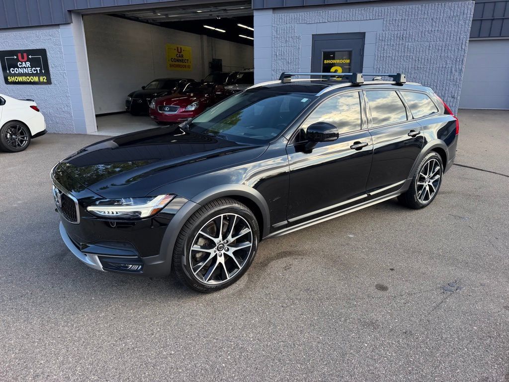 Used 2020 Volvo V90 T6 Cross Country w/ Protection Package Premier AWD/4WD image 2