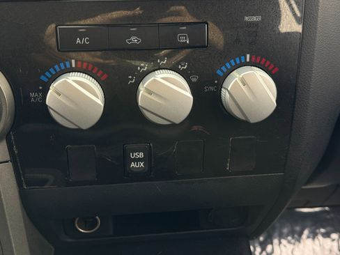 Used 2010 Toyota Tundra w/ SR5 Package image 25