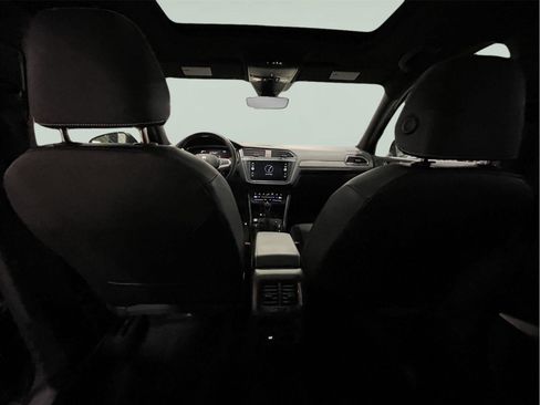 Used 2025 Volkswagen Jetta SE w/ Sunroof Package image 16