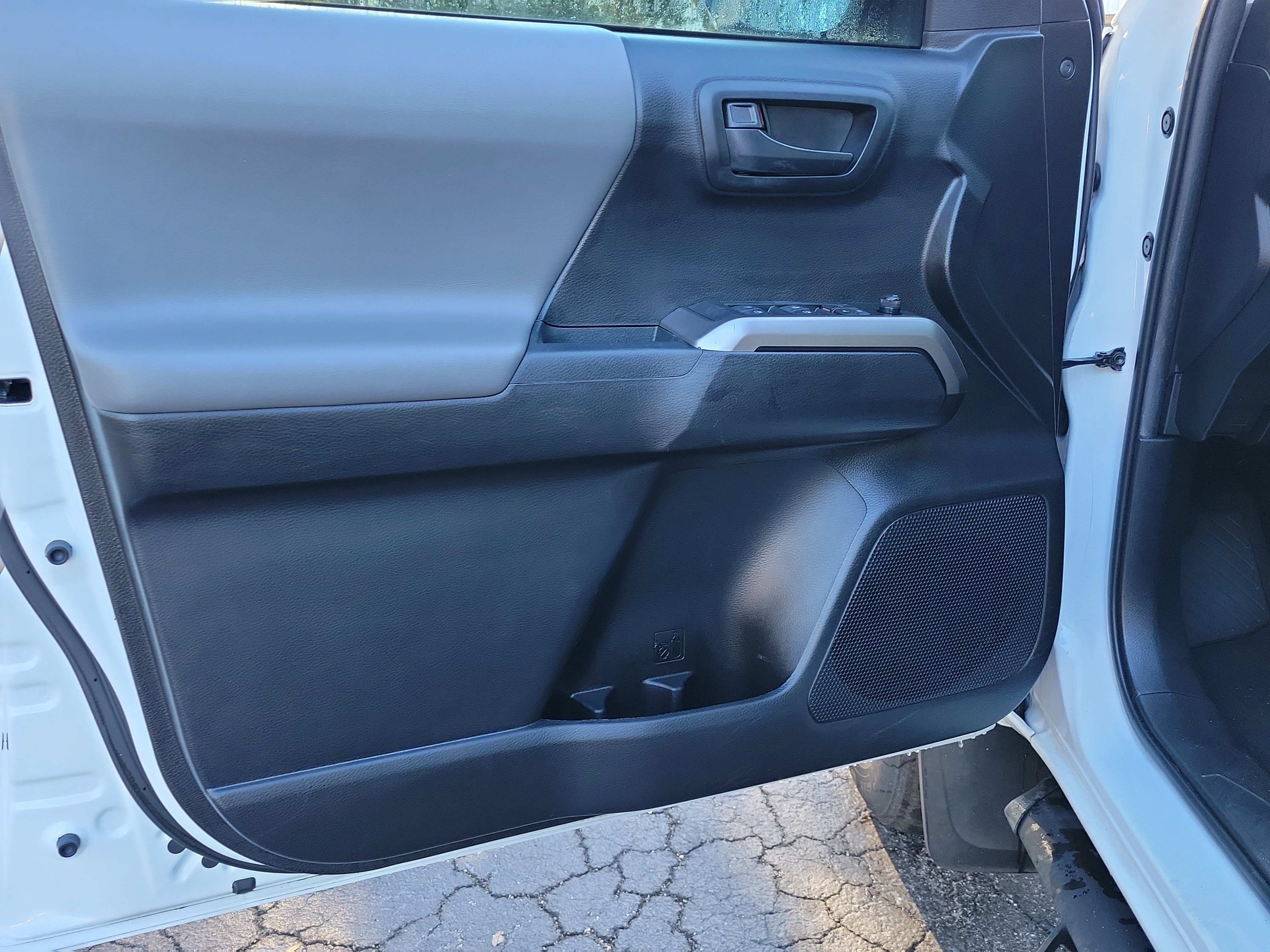Used 2022 Toyota Tacoma SR5 w/ Technology Package RWD image 15