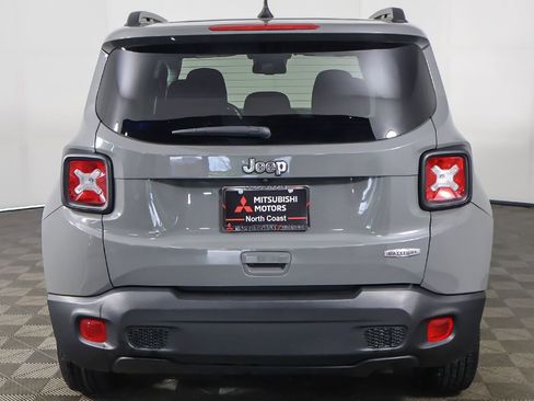 Used 2021 Jeep Renegade Latitude w/ Convenience Group FWD image 11