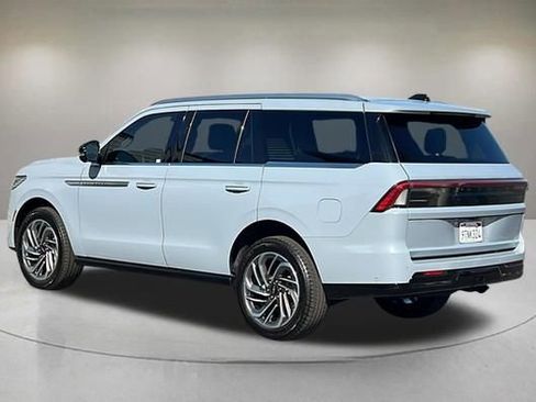 Certified 2025 Lincoln Navigator Reserve image 5