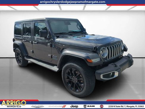 Used 2025 Jeep Wrangler Unlimited Sahara AWD/4WD image 1