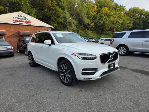 Used 2017 Volvo XC90 T6 Momentum w/ Vision Package image 3