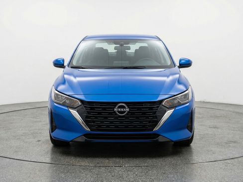 Used 2025 Nissan Sentra SV FWD image 2