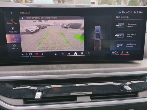 Used 2025 BMW X7 xDrive40i w/ M Sport Package AWD/4WD image 27