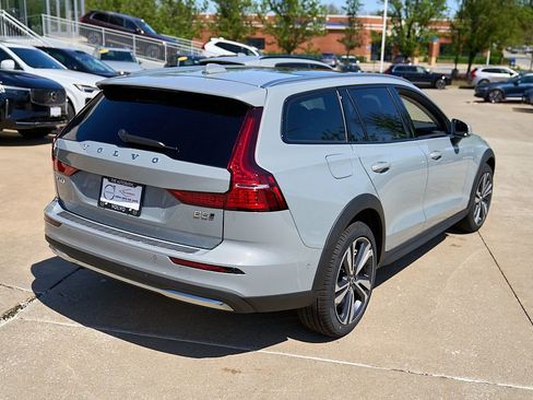 New 2026 Volvo V60 B5 Cross Country Plus w/ Climate Package AWD/4WD image 9