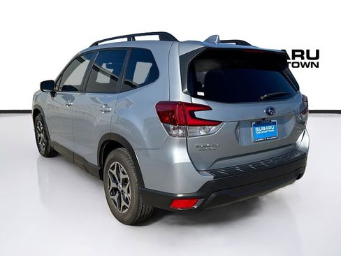 Used 2020 Subaru Forester Premium image 5