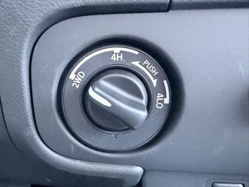 Certified 2025 Nissan Frontier SV image 16