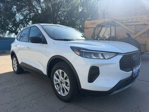 Used 2025 Ford Escape Active w/ Cold Weather Package AWD/4WD image 2
