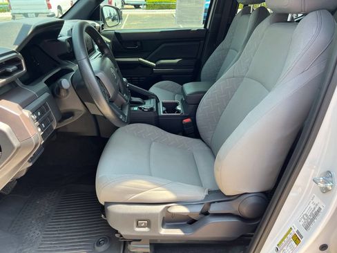 Used 2025 Toyota Tacoma SR5 AWD/4WD image 23