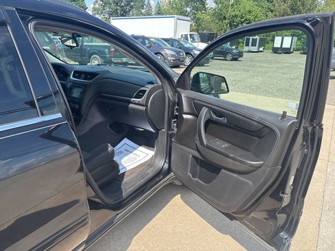 Used 2016 Chevrolet Traverse LT w/ Style and Technology Package AWD/4WD image 17