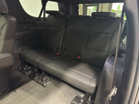 Used 2024 Chevrolet Suburban Z71 w/ Luxury Package AWD/4WD image 13