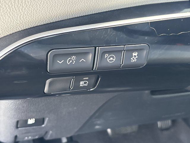 Used 2022 Toyota Prius LE FWD image 21