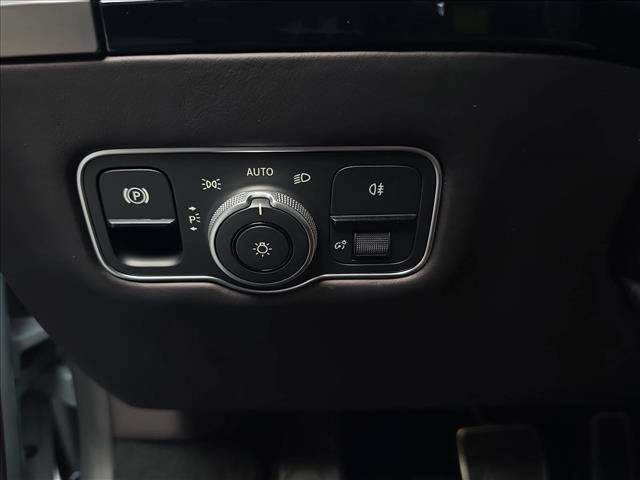 Used 2025 Aston Martin V8 Vantage Coupe RWD image 24