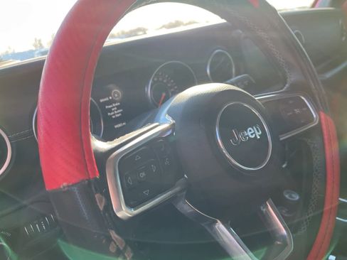 Used 2018 Jeep Wrangler Unlimited Sahara w/ Uconnect 4C Nav & Sound Group image 26