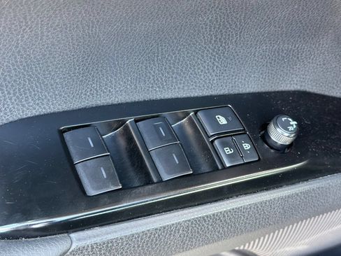 Used 2025 Toyota Camry SE FWD image 14