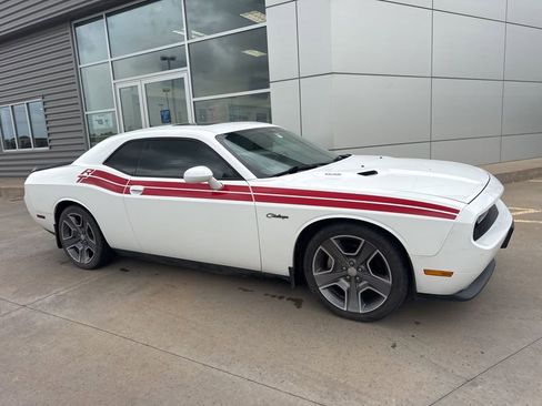 Used 2012 Dodge Challenger R/T RWD image 5