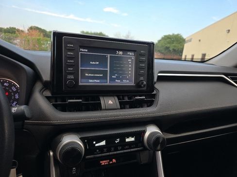 Used 2019 Toyota RAV4 LE image 28