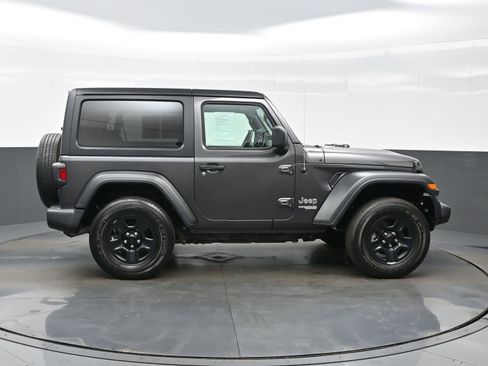 Used 2019 Jeep Wrangler Sport image 7