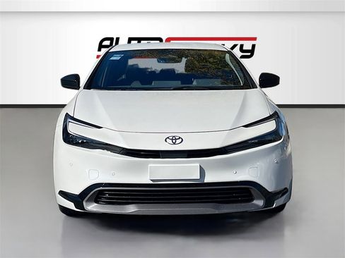 Used 2024 Toyota Prius XLE image 2