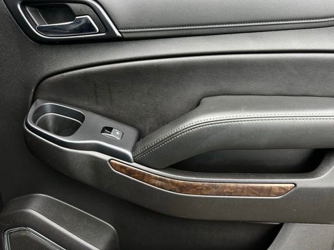 Used 2019 Chevrolet Suburban LT image 26