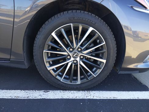 Used 2023 Lexus ES 350 w/ Premium Package image 13