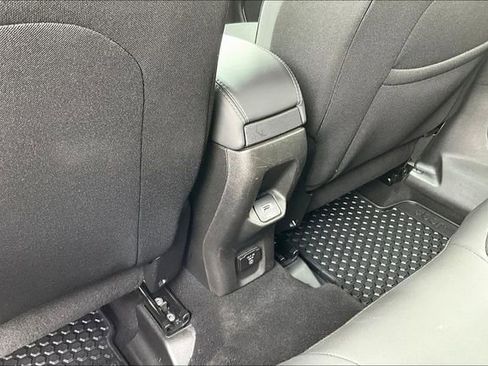 Used 2022 Jeep Renegade Altitude w/ Convenience Group AWD/4WD image 10
