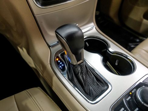 Used 2017 Jeep Grand Cherokee Limited image 26