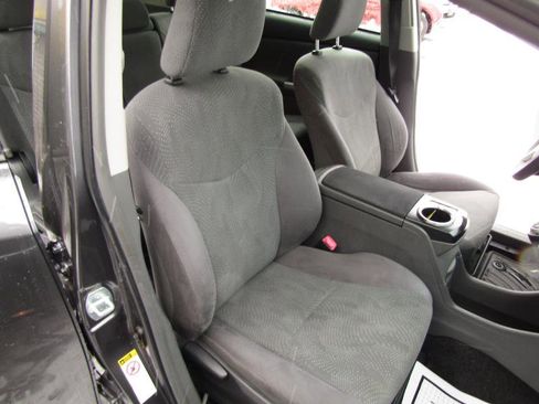 Used 2014 Toyota Prius V Three image 19