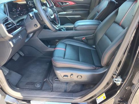 Used 2025 Chevrolet Traverse RS w/ LPO, Floor Liner Package AWD/4WD image 11