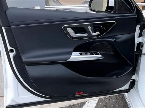 Used 2025 Mercedes-Benz E 350 4MATIC Sedan image 21