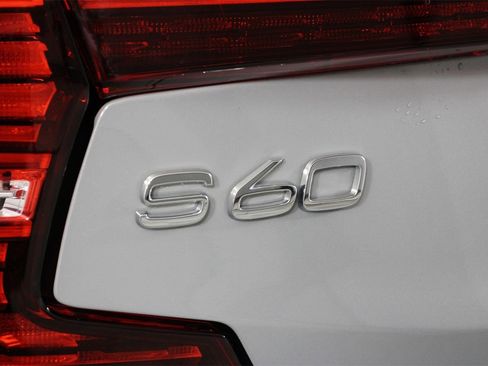 Certified 2024 Volvo S60 B5 Core image 19