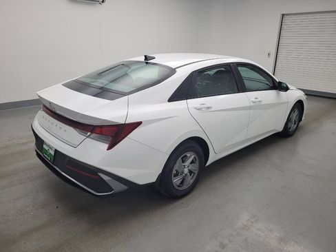 Used 2025 Hyundai Elantra SE FWD image 10
