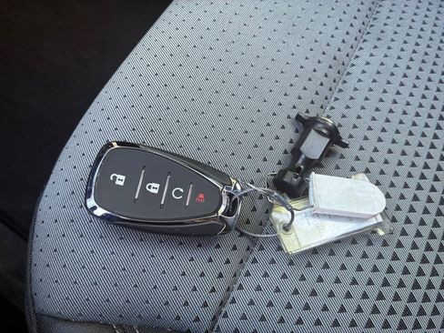 Used 2025 Chevrolet Trax LT w/ LT Convenience Package image 21