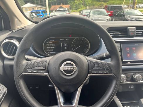 Used 2025 Nissan Versa SV FWD image 27