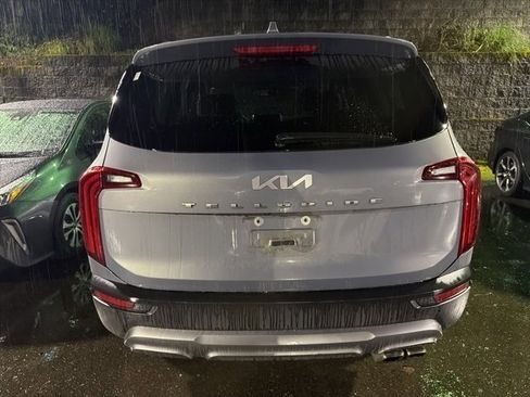 Used 2022 Kia Telluride EX w/ EX Premium Package image 3