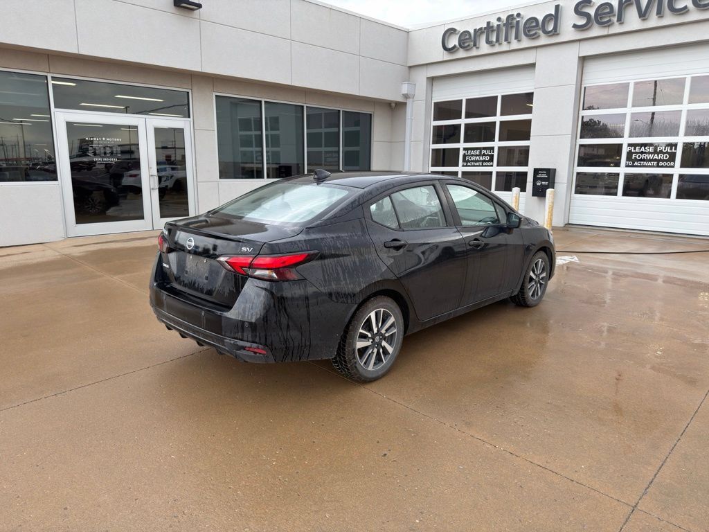 Used 2021 Nissan Versa SV FWD image 4