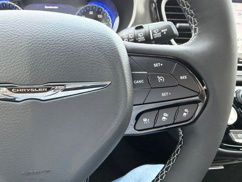 New 2026 Chrysler Pacifica Select image 12