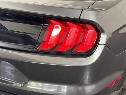 Used 2018 Ford Mustang Coupe RWD image 28