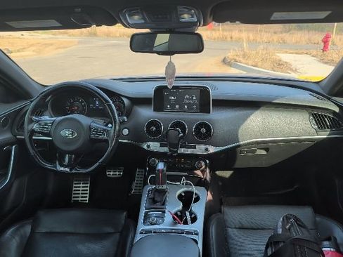 Used 2018 Kia Stinger GT image 13