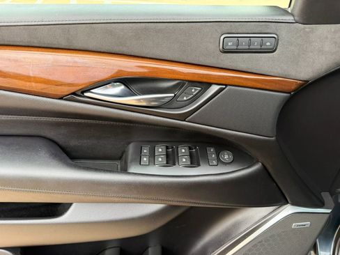 Used 2020 Cadillac Escalade ESV Premium Luxury image 29