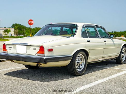 Used 1987 Jaguar XJ6 RWD image 8