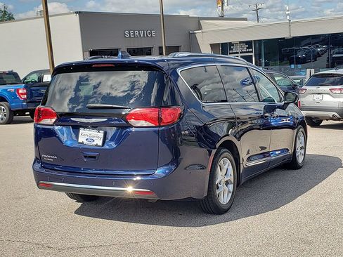 Used 2018 Chrysler Pacifica Touring-L w/ Advanced Safetytec Group FWD image 5