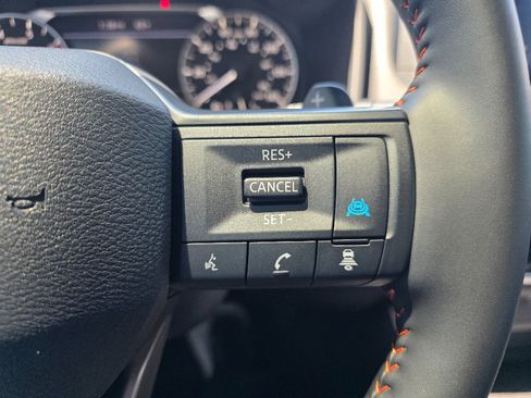 Used 2025 Nissan Rogue SV AWD/4WD image 22