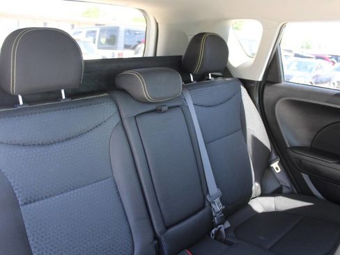 Used 2016 Kia Soul + FWD image 11