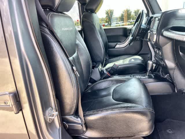 Used 2016 Jeep Wrangler Unlimited Rubicon w/ Connectivity Group AWD/4WD image 12