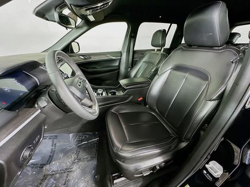 Certified 2024 Jeep Grand Cherokee Limited image 32