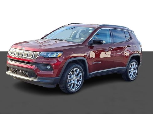 Used 2022 Jeep Compass Latitude image 3